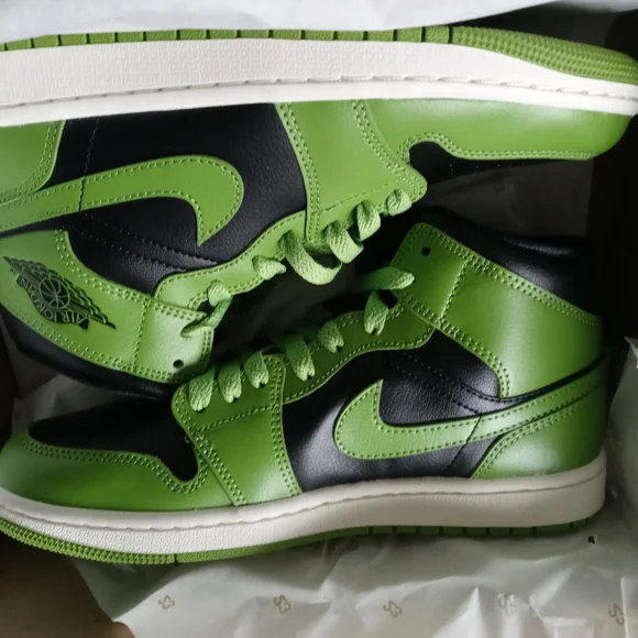 Women's Air Jordan 1 MD  Size 8.5 - Picture 7 of 11